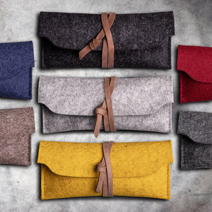 handmade felt glasses case: closed by a leather strap, in 7 felt colors