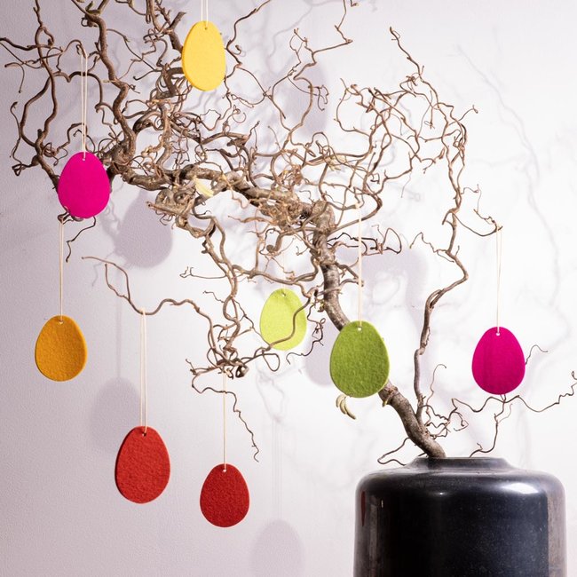 Deco eggs, Easter pendants to hang of felt