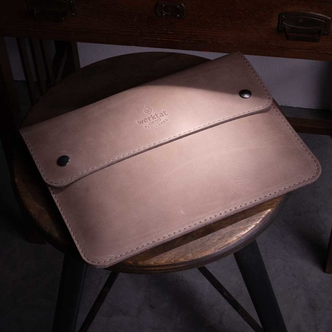 iPad sleeve FEINSCHLIFF in waxed cowhide leather