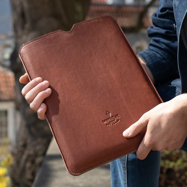 schlichte MacBook Lederhülle mit Futter aus Wollfilz