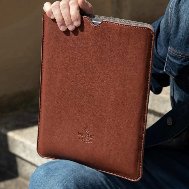 schlichte MacBook Lederhülle mit Futter aus Wollfilz