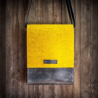 Portrait format satchel bag made of felt & leather