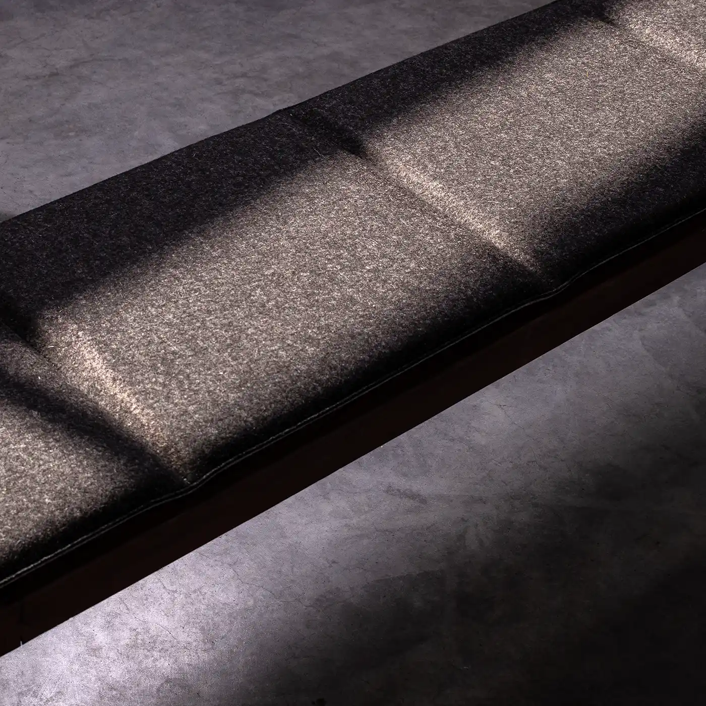 Bench cushion made to measure of felt with quilting werktat