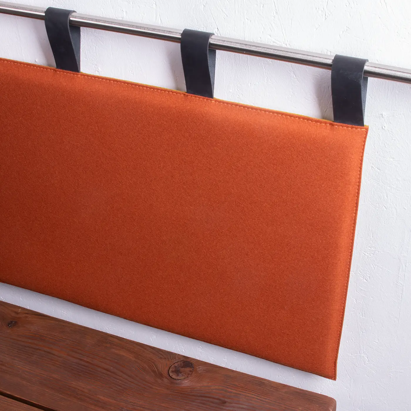 Wandkissen mit Lederschlaufen, Filz & Echtleder - werktat