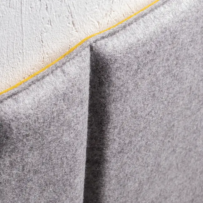 Wall cushion with quilting, felt