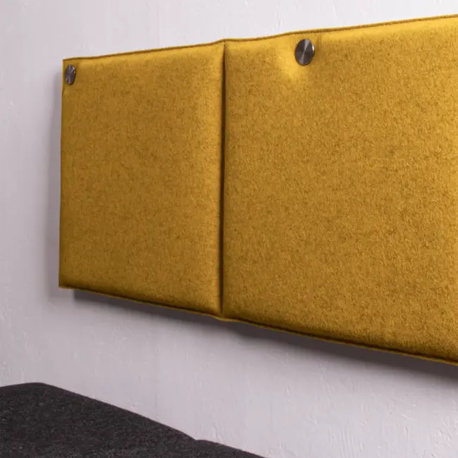 Wall cushion with quilting, felt