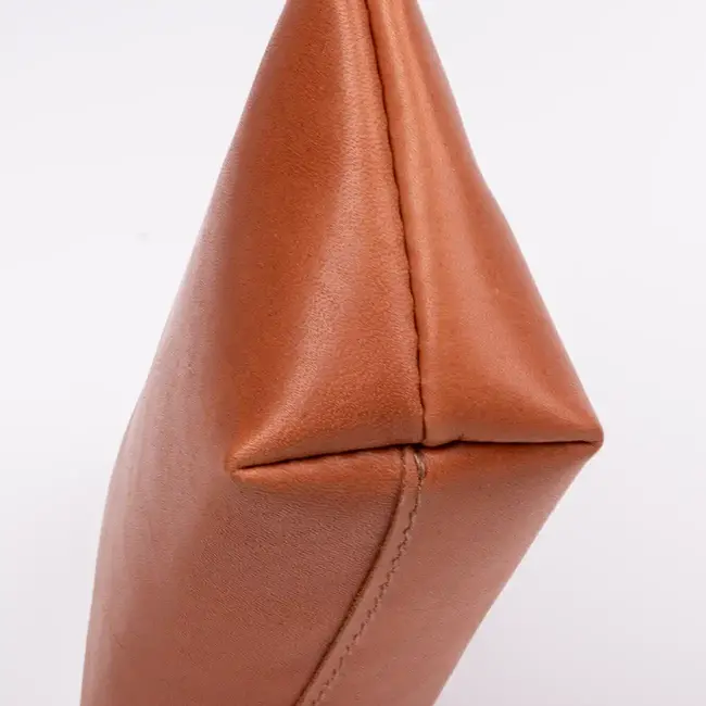 Cosmetic bag in leather