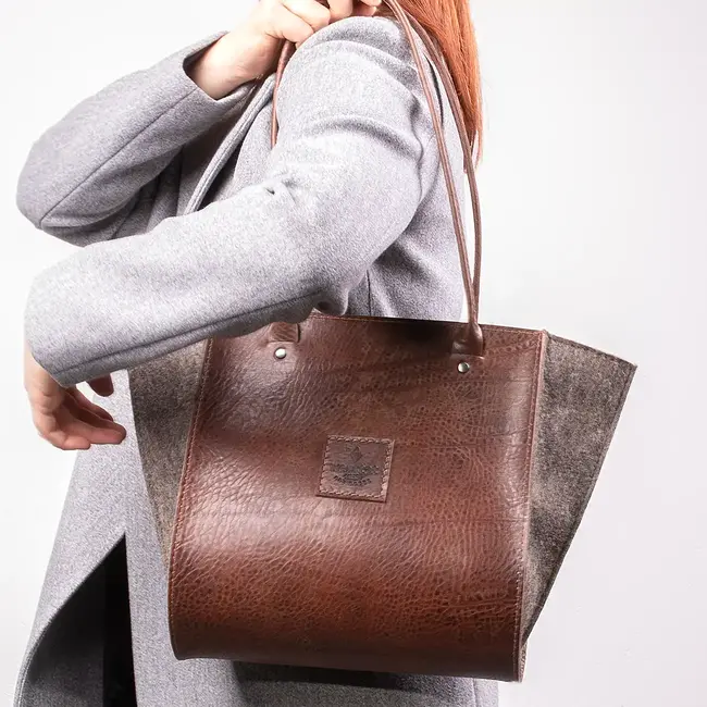 Schultertasche aus Rindleder & Wollfilz RESULTAT