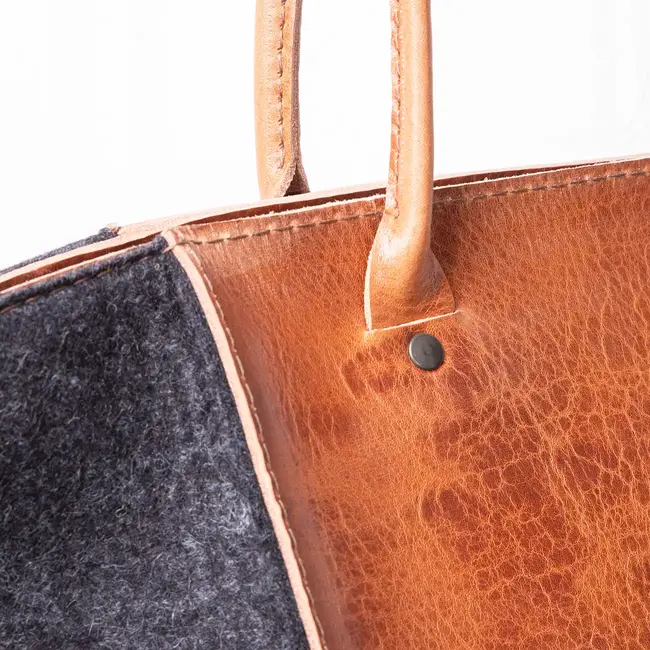 ladies shoulder bag of leather & felt