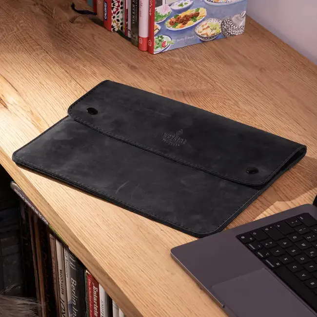 MacBook leather case – protection made of cowhide
