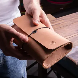 Kabeltasche aus Rindleder für Netzteil, Akku & Maus