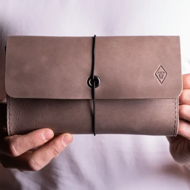 Cable pouch in cowhide leather
