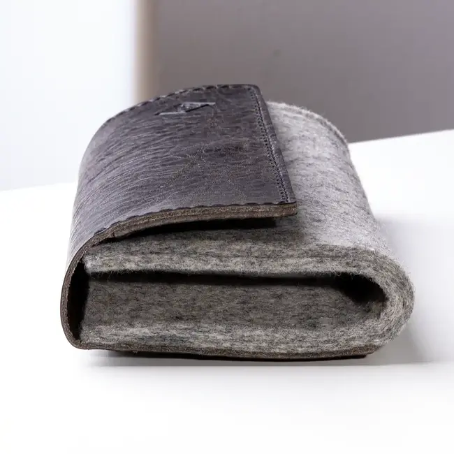 Ladies' wallet in felt & leather