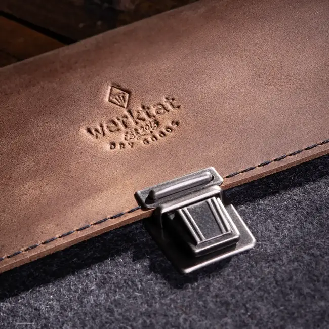 Spacious notebook case made of leather and felt