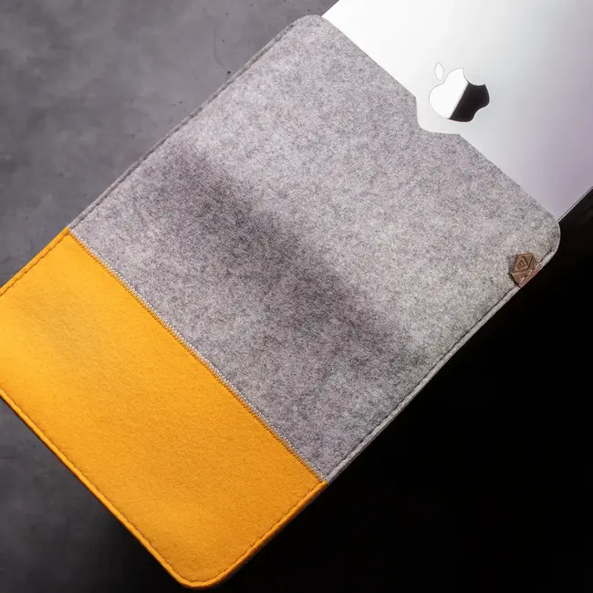 MacBook Hülle im Color Blocking Design aus Filz