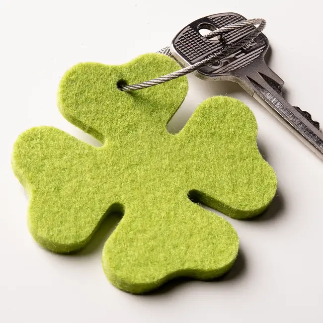clover keychain, lucky charm felt