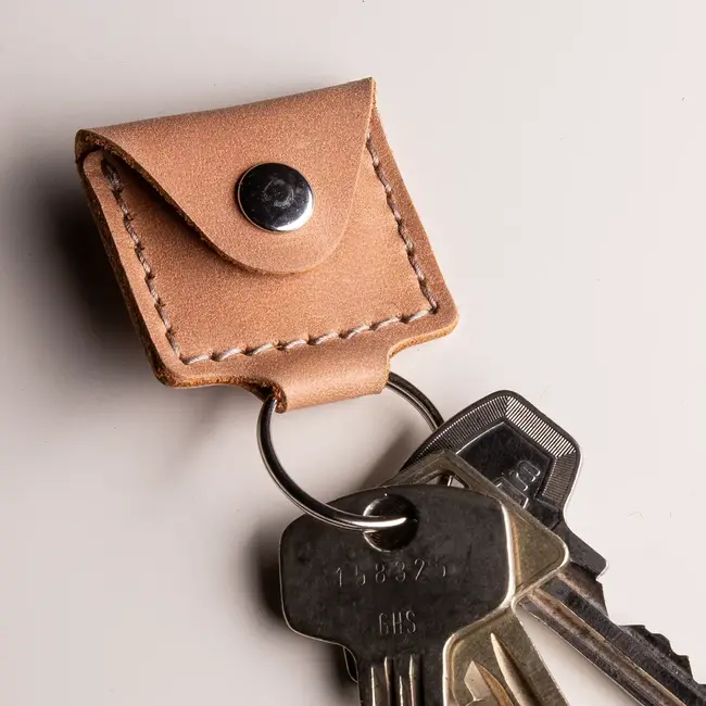 Einkaufswagenchip Schlüsselanhänger aus Leder mit Holzchip