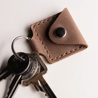 Einkaufswagenchip Schlüsselanhänger aus Leder mit Holzchip