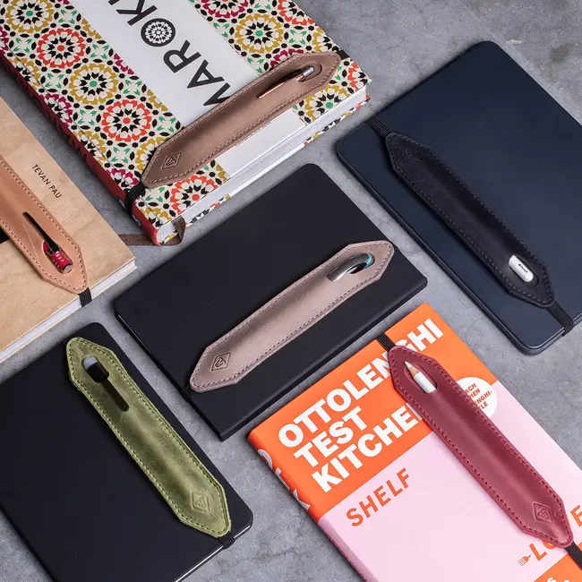 Pen loop of leather with elastic band