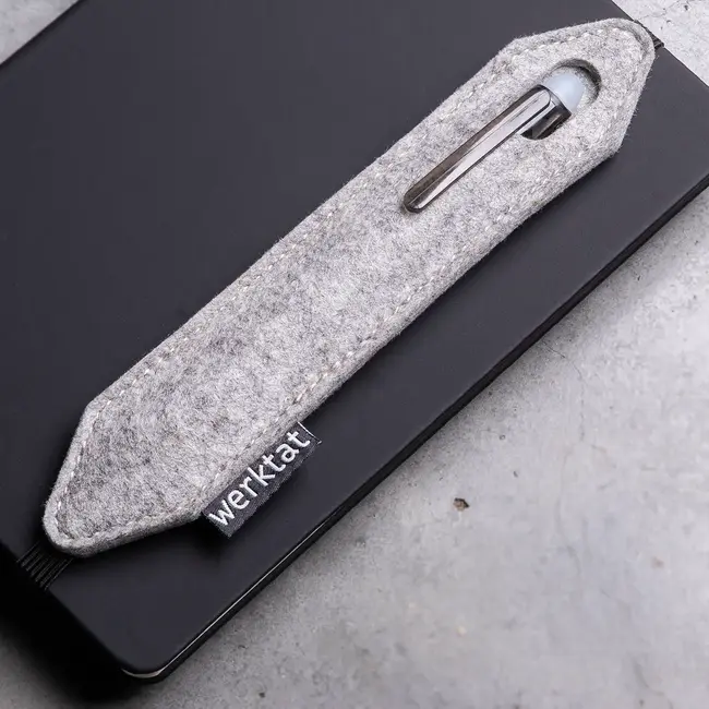 Pen holder of felt with rubber band
