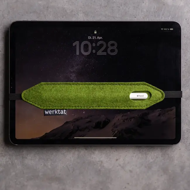 Pen holder of felt with rubber band