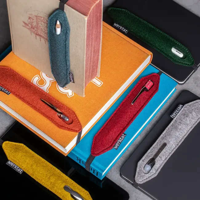 Pen holder of felt with rubber band