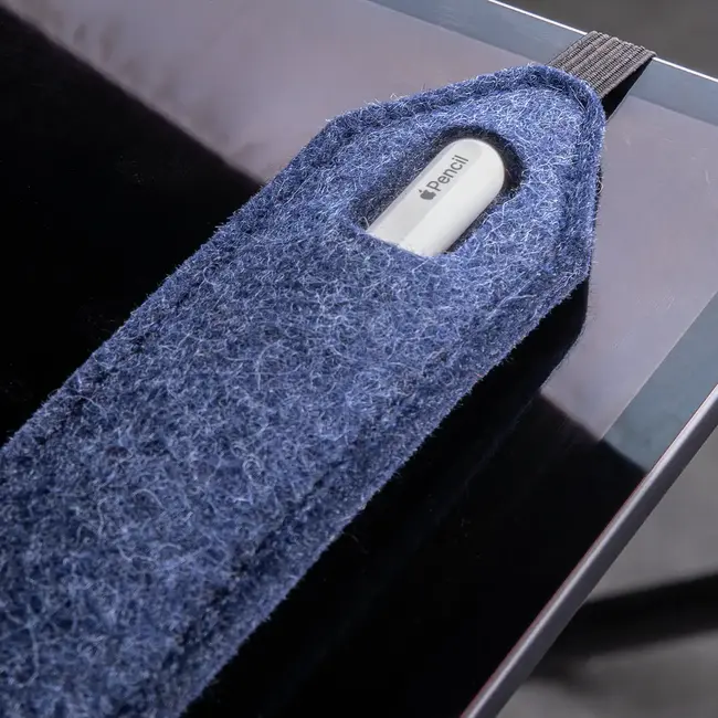 Pen holder of felt with rubber band