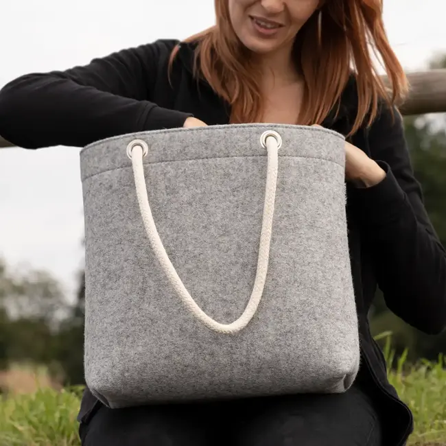 Wool felt bag SEILZUG