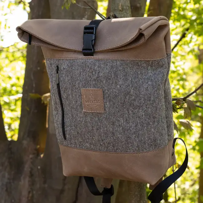 Rolltop backpack small in wool felt & cowhide leather