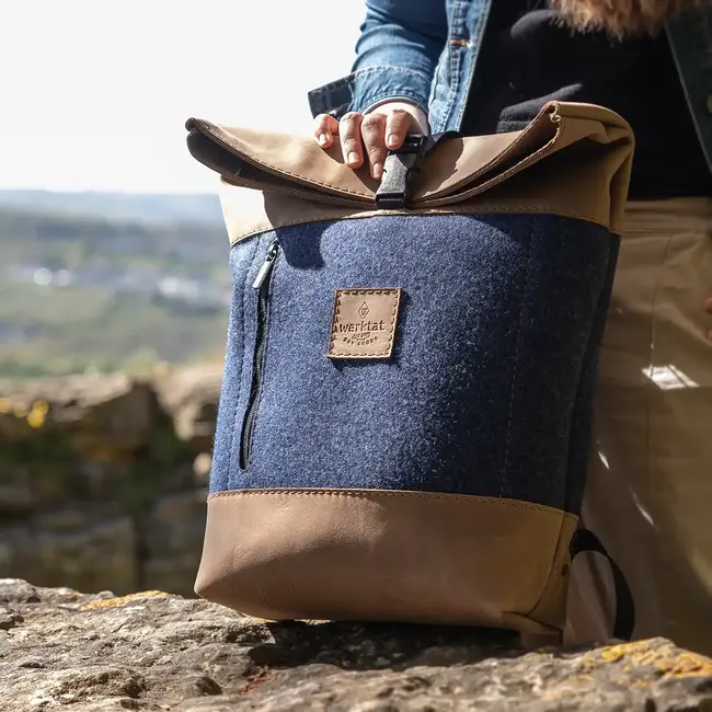 Rolltop backpack small in wool felt & cowhide leather