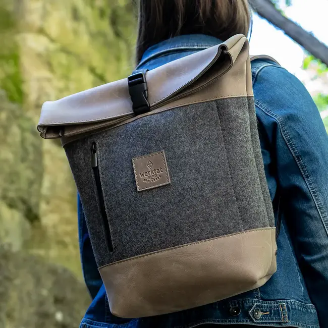 Rolltop backpack small in wool felt & cowhide leather