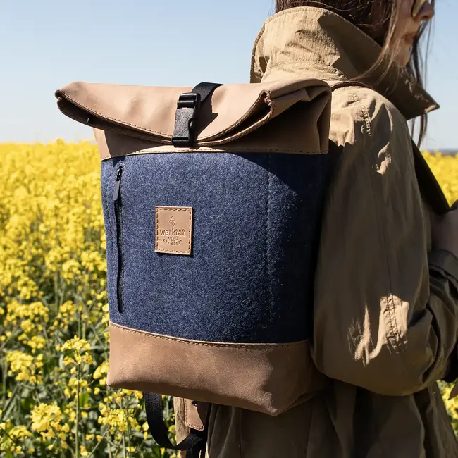 Rolltop backpack small in wool felt & cowhide leather
