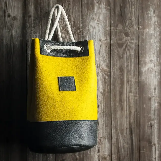 Duffle bag of felt and leather