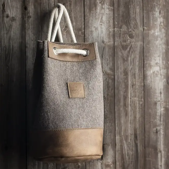 Duffle bag of felt and leather