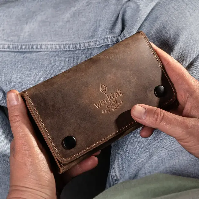 Tobacco pouch in cowhide leather for rolling