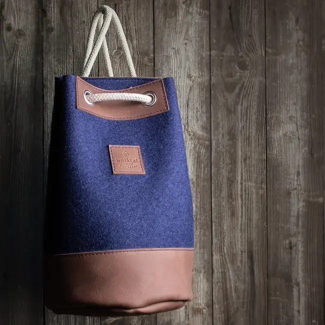 Duffle bag of felt and leather