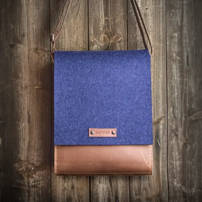 Portrait format satchel bag made of felt & leather