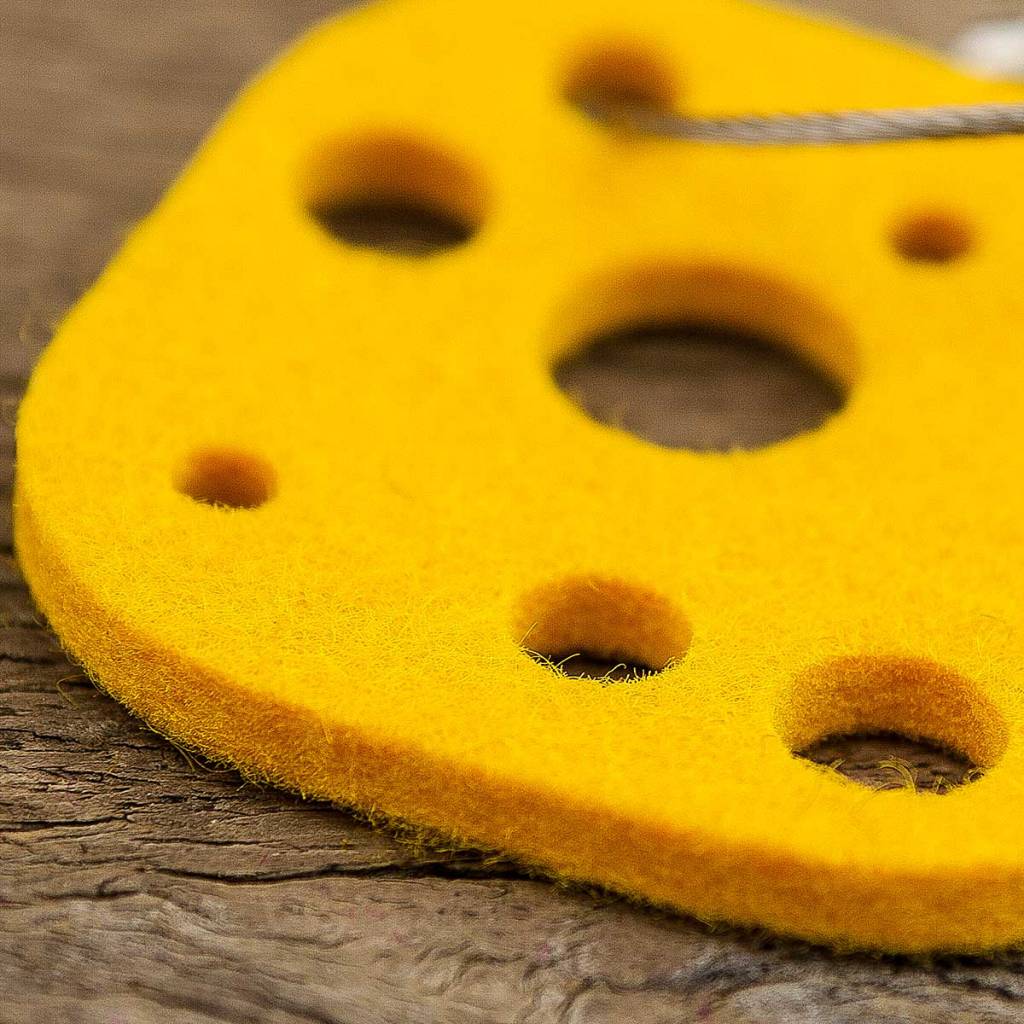 Cheese keychain of felt werktat