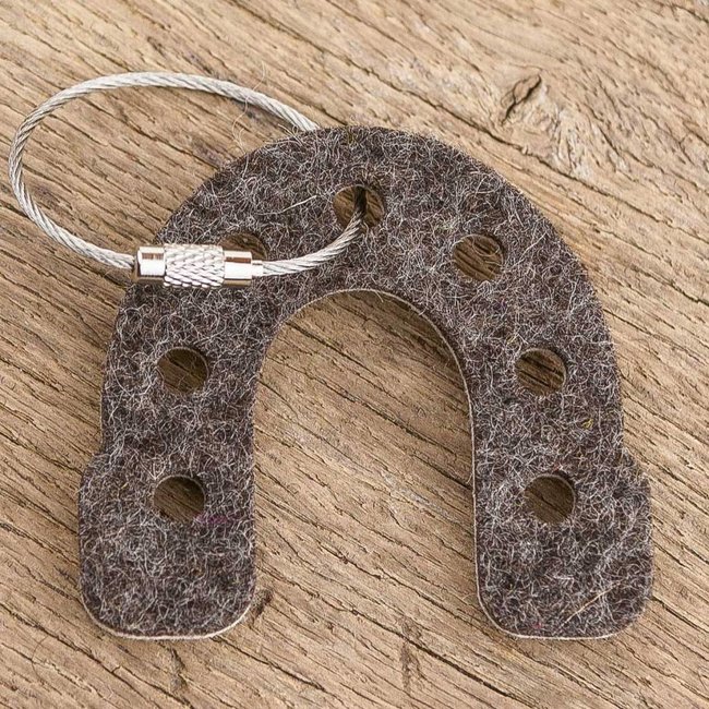 Horseshoe keychain made of felt