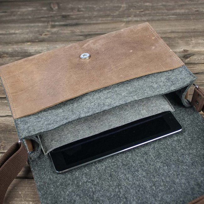 Shoulder bag leather & felt crossbody