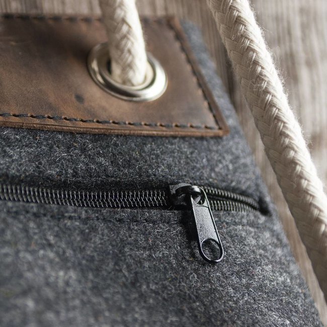 gym/sports bag, backpack, small duffle bag from felt anthracite and leather "chocolate" MEERWERK for her and him