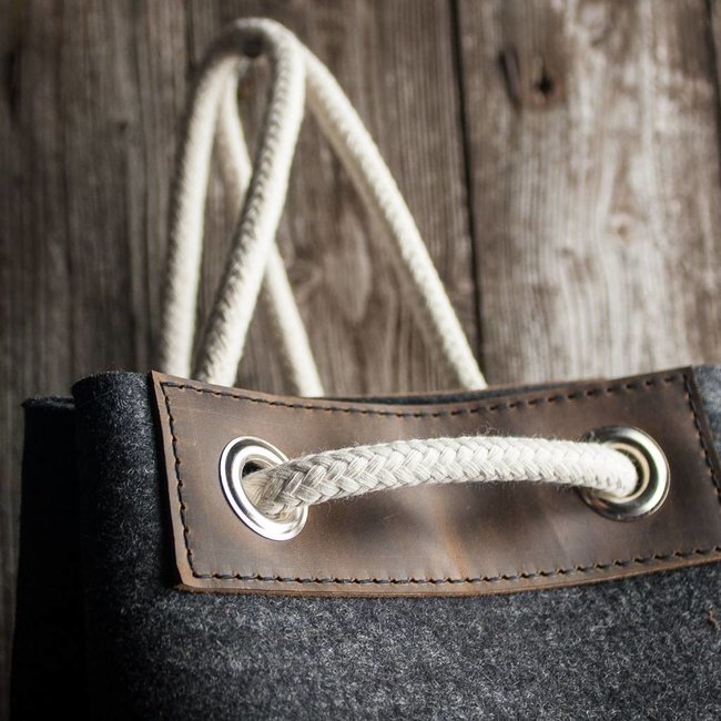 gym/sports bag, backpack, small duffle bag from felt anthracite and leather "chocolate" MEERWERK for her and him