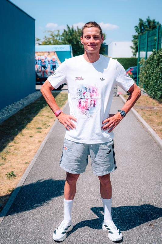 Adidas x Merci Poupou ‘26 Team T-shirt – MAN Topfanz Adidas x Merci Poupou ‘26 Team T-shirt – MAN