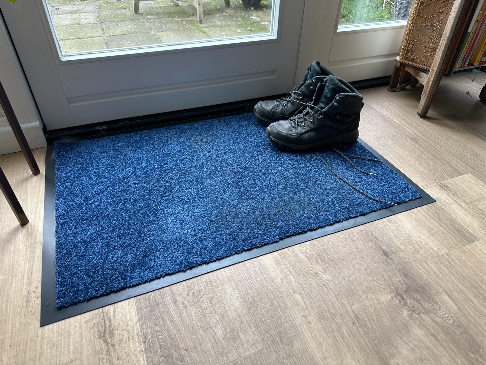 Prachtige HAMAT twister droogloopmat in kobalt blauwe uitvoering.