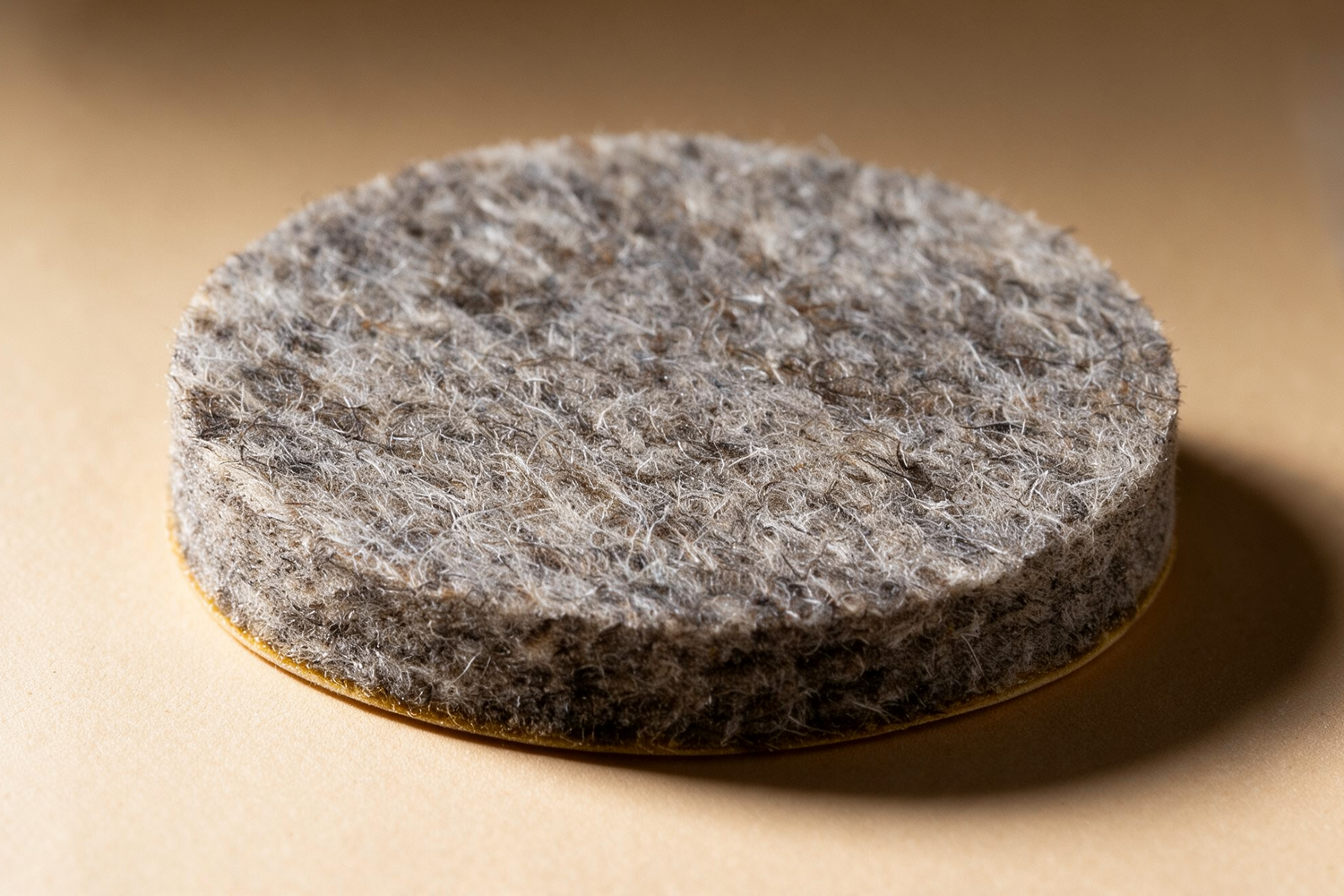 Wolvilt - zelfklevend - rond - 4 mm dik