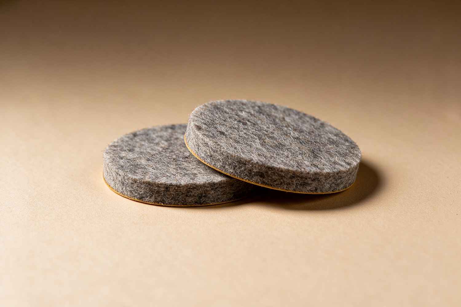 Wolvilt - zelfklevend - rond - 4 mm dik