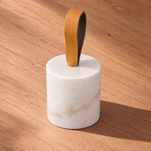 Deurstopper marmer met draaglus 90 mm hoog (wit) Deurstopper marmer met draaglus 90 mm hoog (wit)