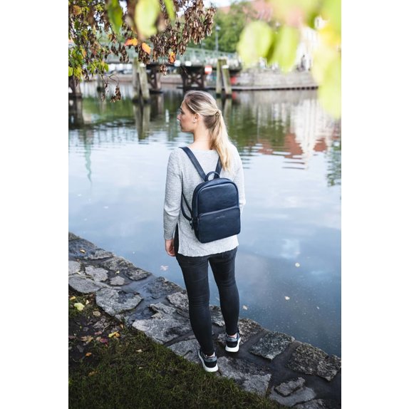 Louisa City Backpack in Vegetable-Tanned Leather – Blue