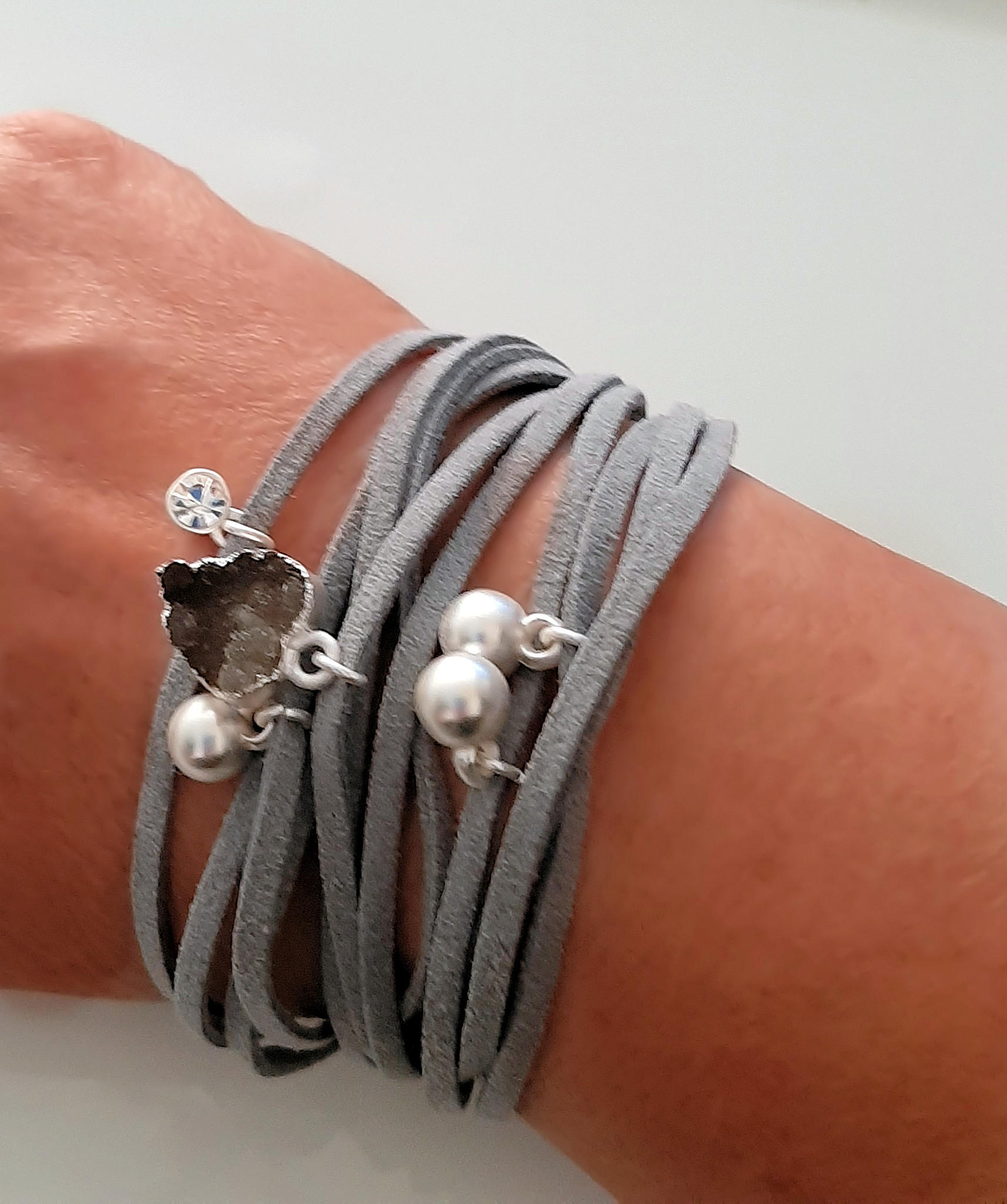 A-Zone koord armband met bedels Licht grijs - Sazou Jewels & Lifestyle