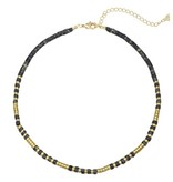 Zwarte natuursteen ketting met gouden details
